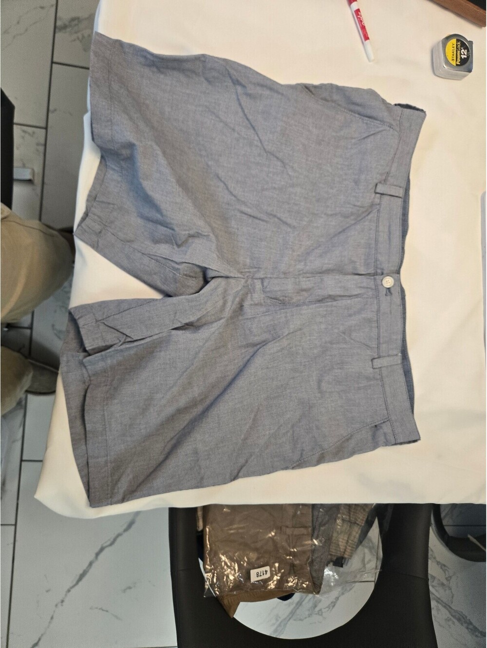 Van Heusen Men's Straight Fit Gray Shorts Size 42 x 9.5
